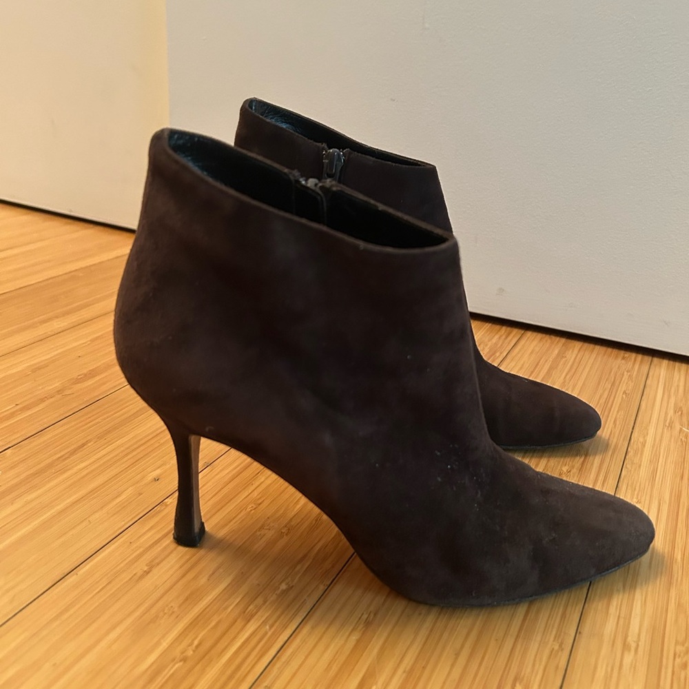 Gorgeous Manolo Blahnik Dark Brown Suede Heeled Boots